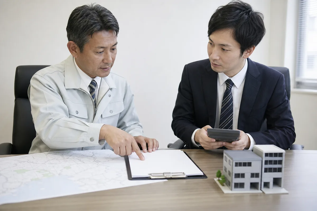 山口県 建設業 許可の区分を相談する建設業者と行政書士